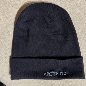 Arc’teryx word toque